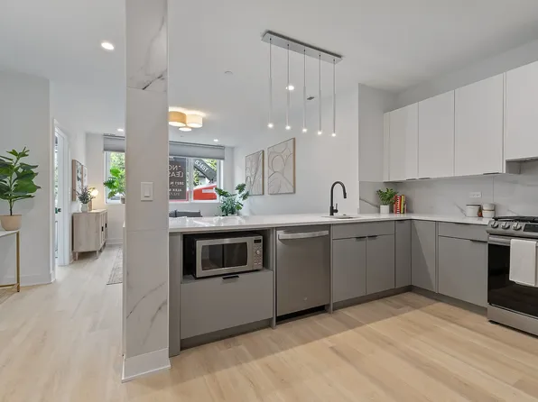 (undisclosed Address), Chicago, IL 60613