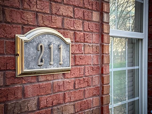 4th image of 211 Quailwood Ln