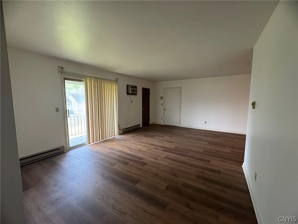 2 bed, 1.0 bath, 12280 sqft, $1,200 — Photo 3