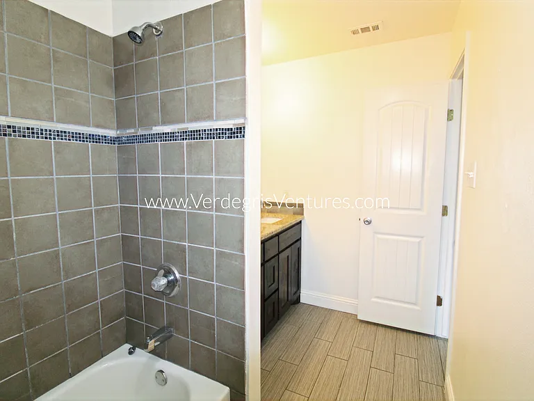 Principal bathroom
