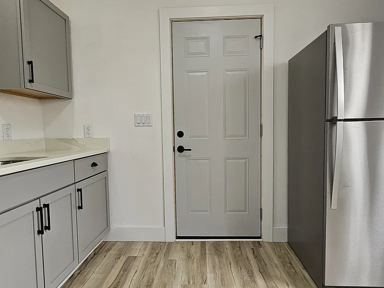 1035 Crosby St #1037 — Photo 24