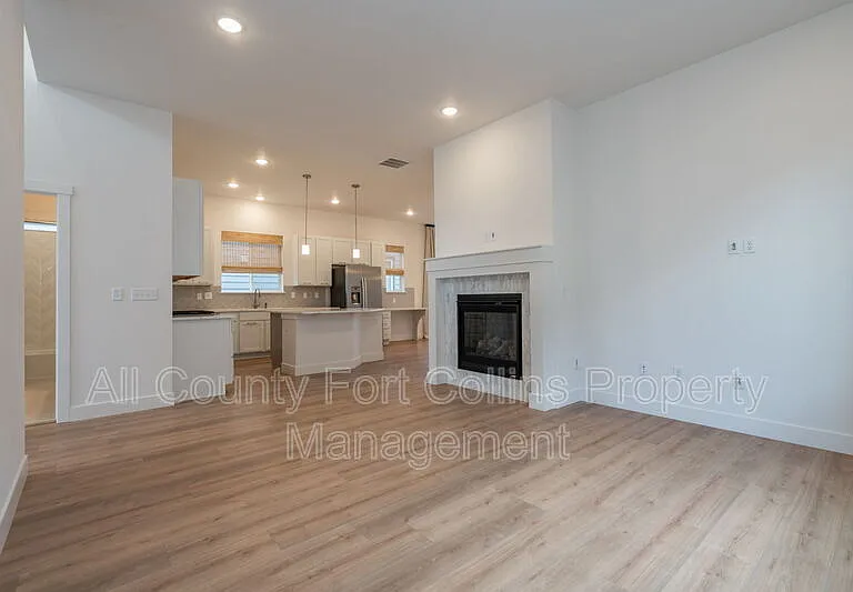 5967 Rendezvous Pkwy — Photo 11