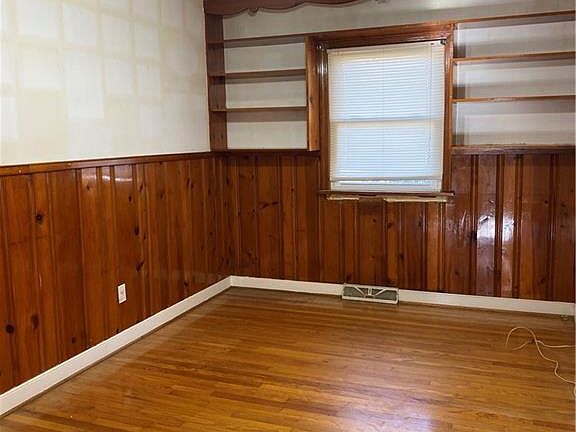 5th image of 3208 Fisher Ave