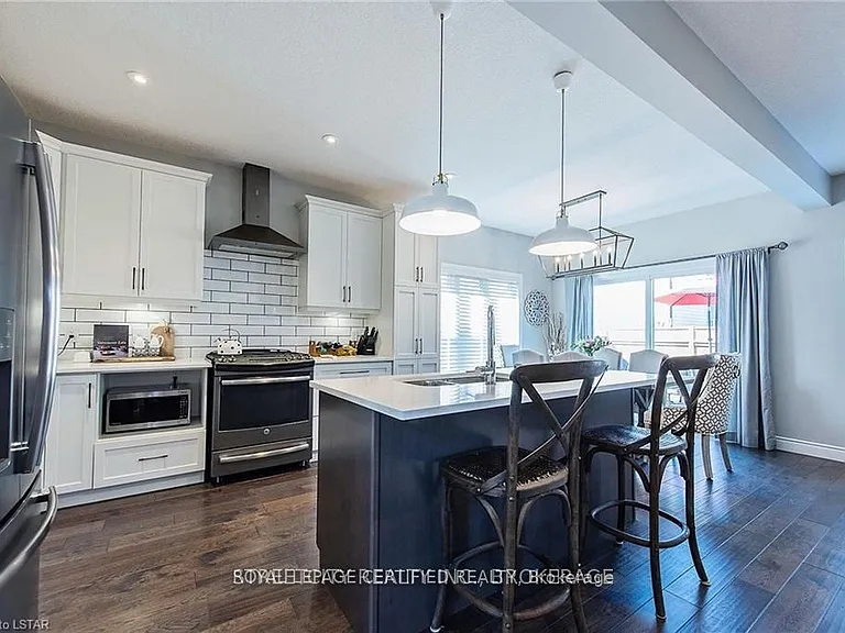 940 Reeves Ave — Photo 15