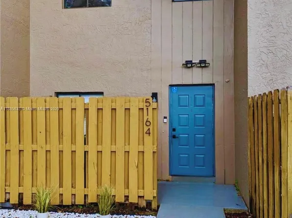 5164 S University Dr, Davie, FL 33328