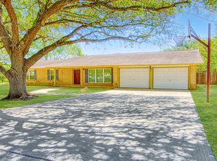 806 F St, Floresville, TX 78114