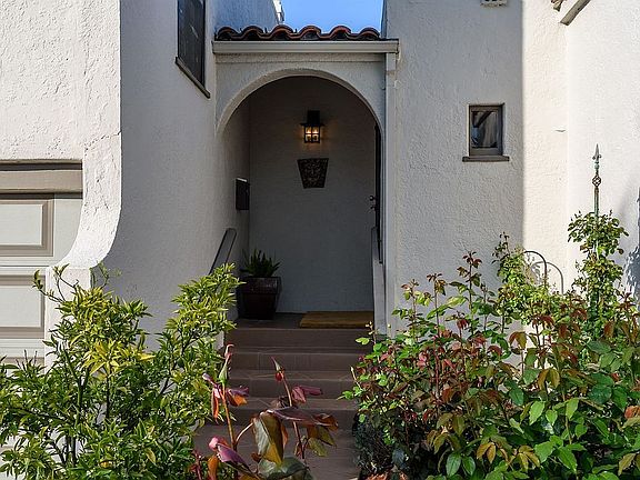 4th image of 1034 Chula Vista Ave