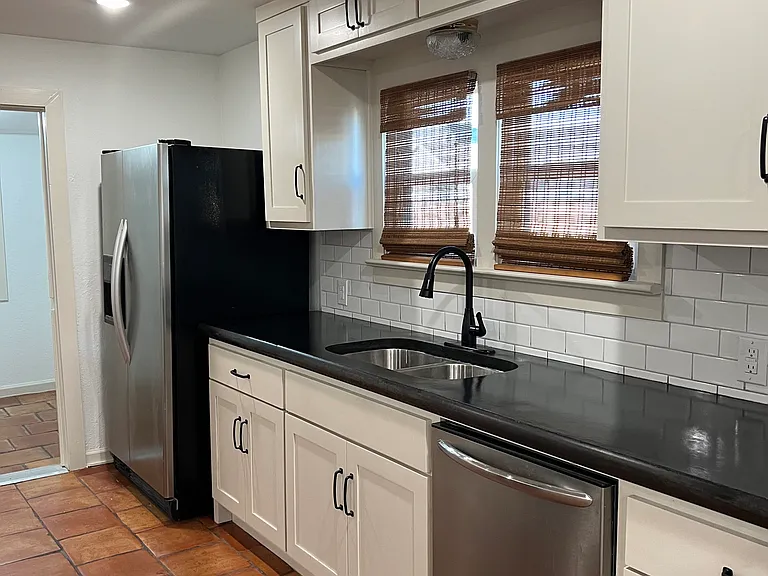 517 W Maple St — Photo 6