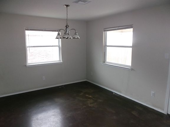 3rd image of 1015 S Doris Ave