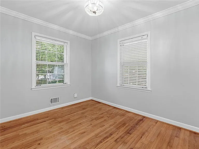 1111 N Valley Dr — Photo 17