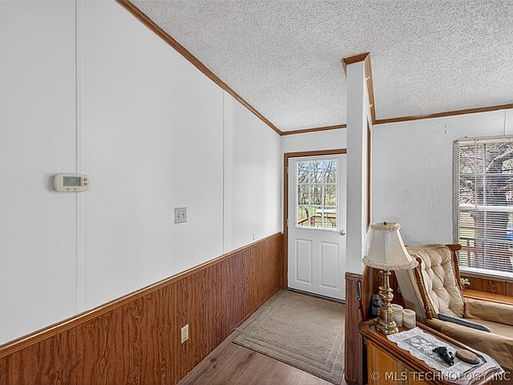 4th image of 1000 S Maple St