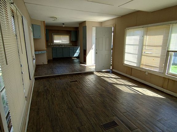 2nd image of 209 S Avenue B Trlr 12