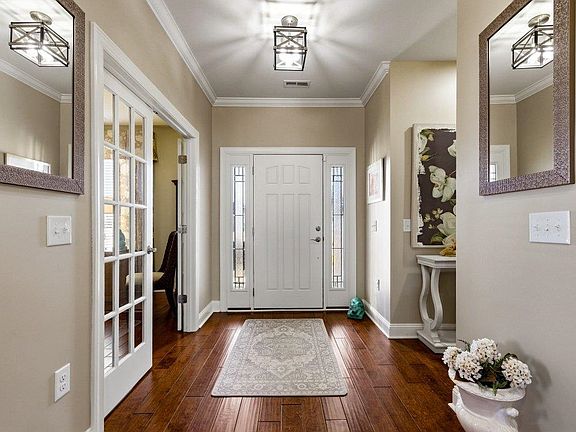 2nd image of 113 Highmeadow Ln.
