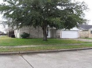 901 Molina Dr, Angleton, TX 77515