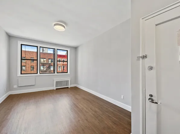 1582 First Avenue image 1 of 4