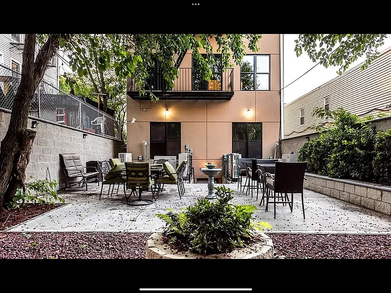 230 Jefferson St #3R — Photo 11