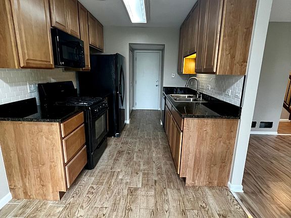 2nd image of 1078 Hampton Hbr