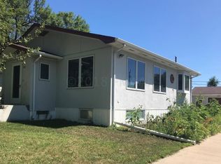 306 24th St S, Fargo, ND 58103