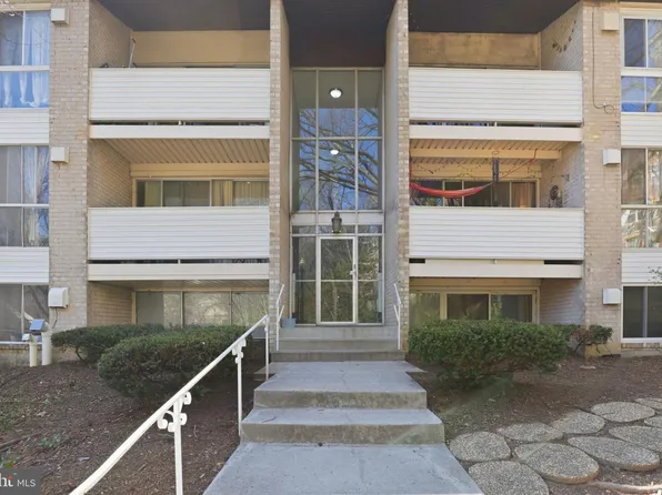 5616 Bismach Dr APT 101, Alexandria, VA 22312
