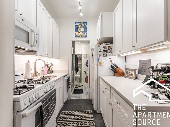 3rd image of 2252 N Cleveland Ave APT 2F
