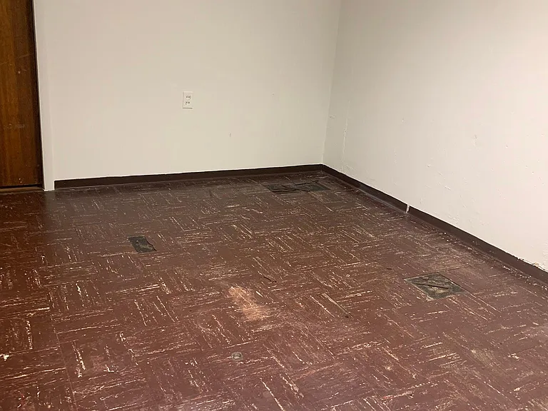 Bedroom/Laundry area