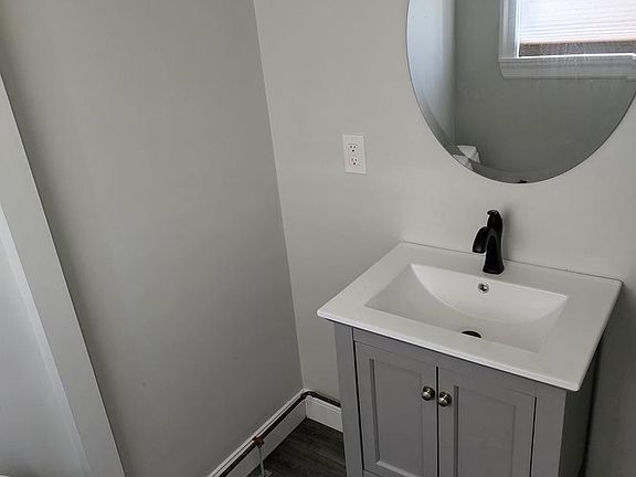5th image of 1 E Morgan St