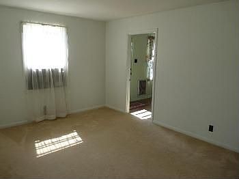 3rd image of 428 Circle Dr
