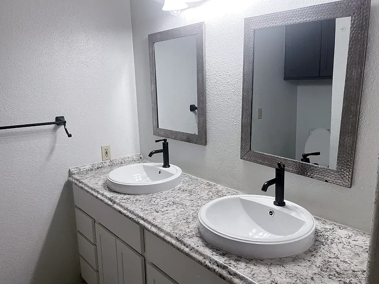 1805 Bristol Cv #1805 — Photo 12