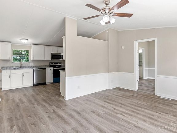4th image of 851 Acclaim Dr