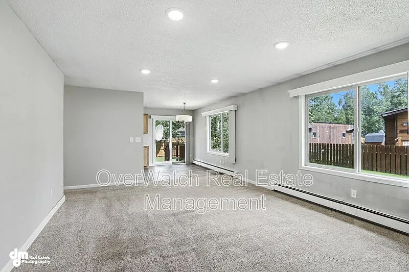 2 bed, 1.0 bath, 890 sqft, $2,000 — Photo 3
