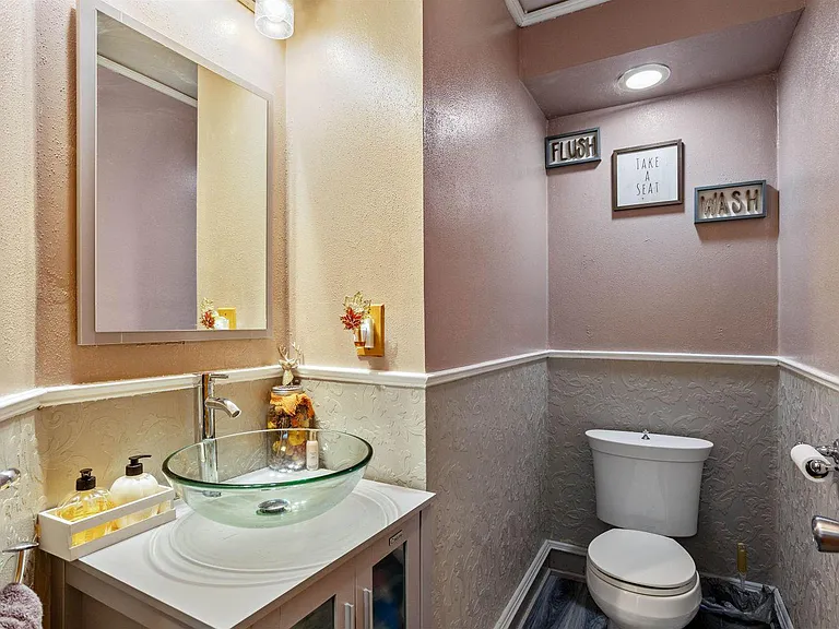 806 N Mason St — Photo 3