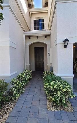 3rd image of 318 NE 47th Pl