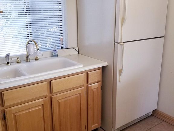 3rd image of 33431 W Earll Dr