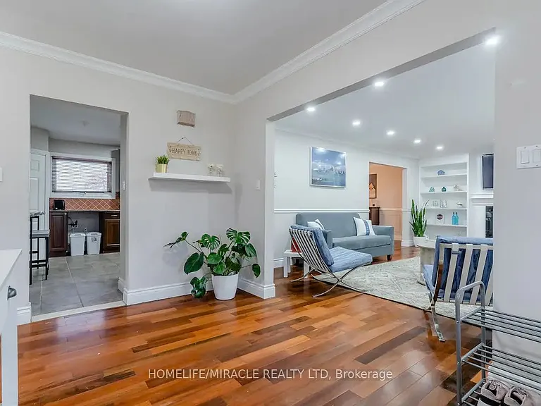 10690 Trafalgar Rd — Photo 7