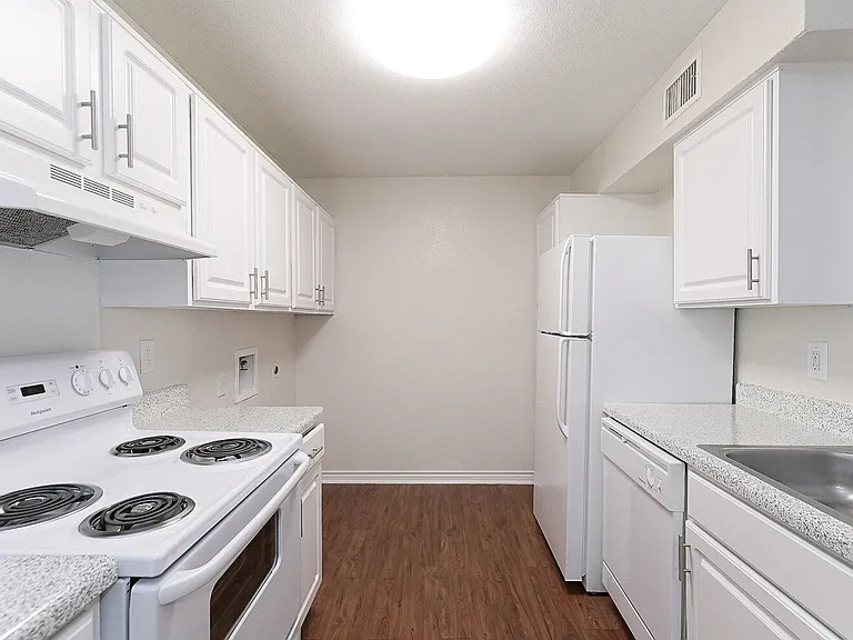 Ferry Road Apartments — Photo 4