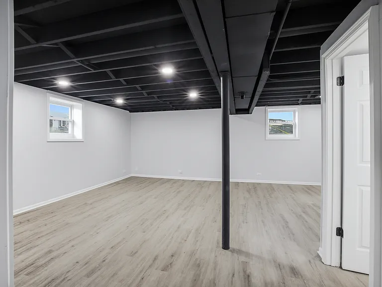 915 Mayfield Dr — Photo 20