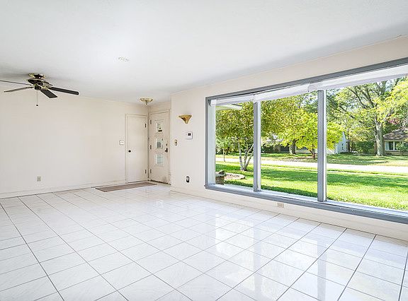 5th image of 619 N Oak Knolls Ave