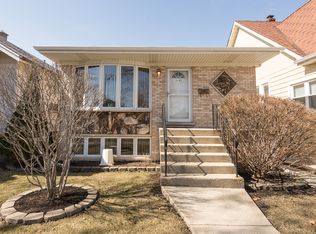 3242 N Oriole Ave, Chicago, IL 60634