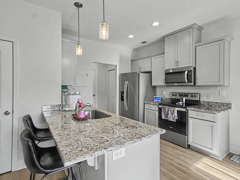 1052 Grayson Ave — Photo 22