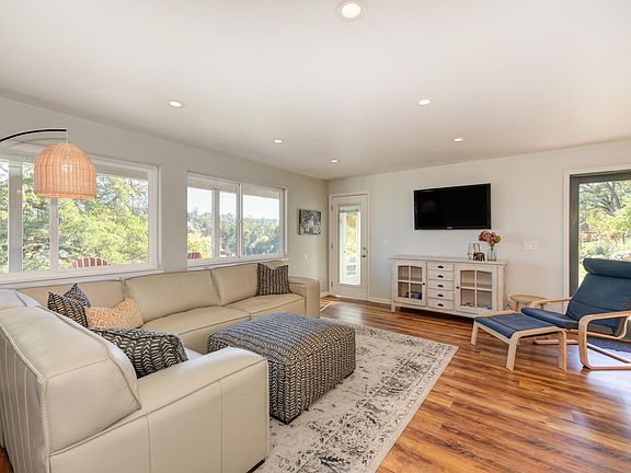 2nd image of 2261 Hillview Dr