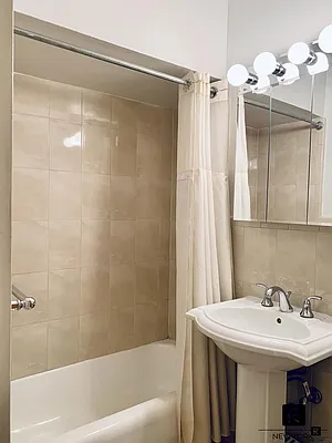 Rented by R New York | media 54