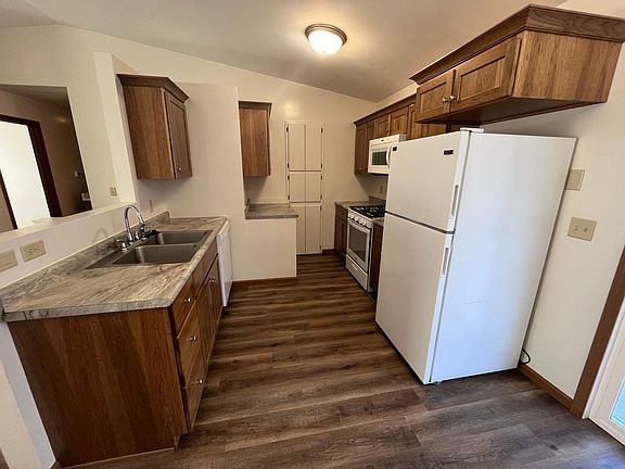 3rd image of 1735 Oatfield Ln