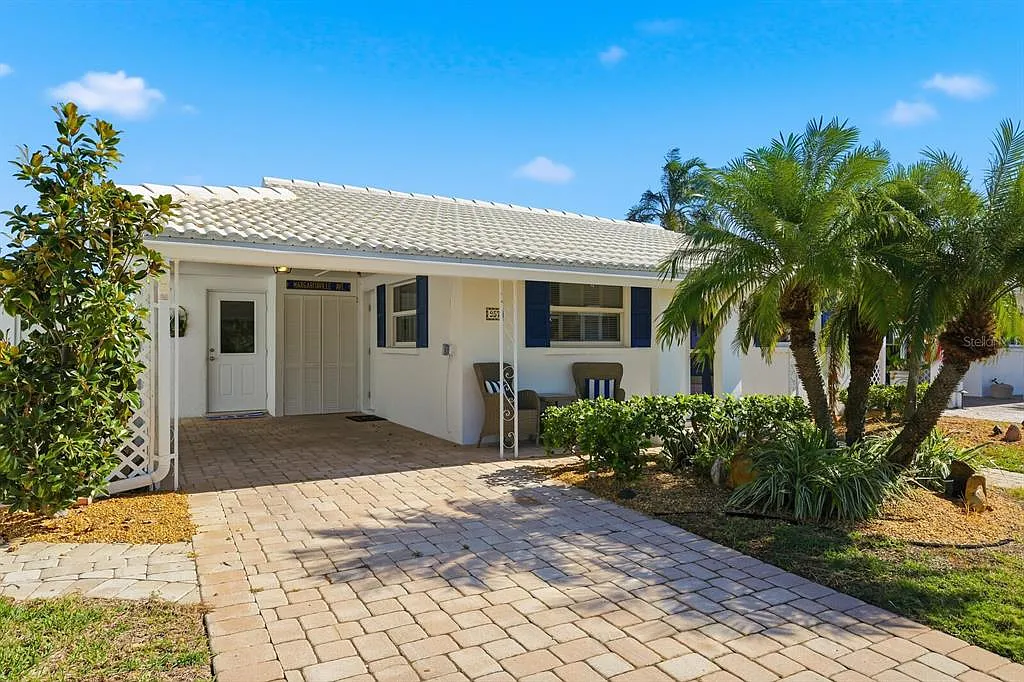 2 bed, 2.0 bath, 1399 sqft, $5,500 — Photo 3