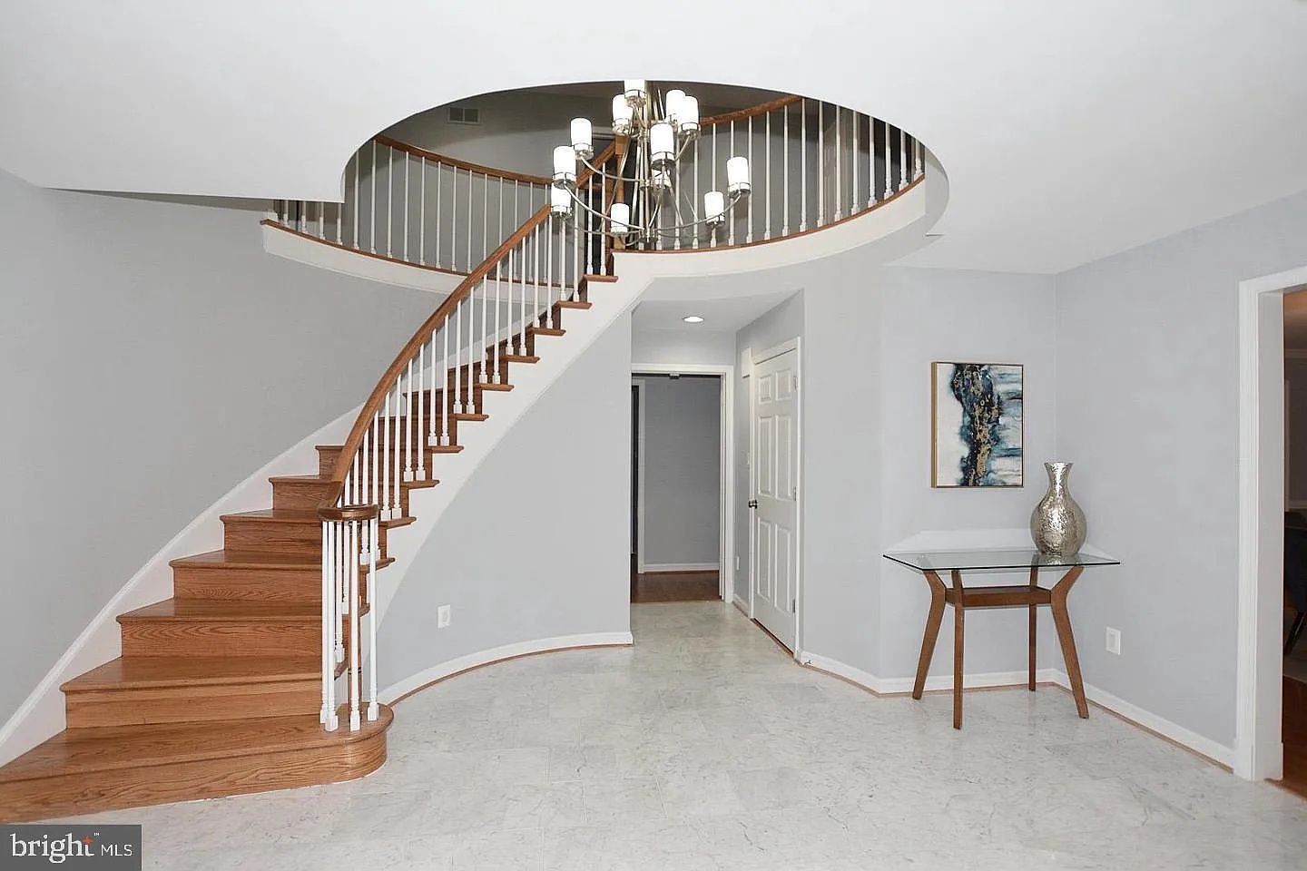6 bed, 5.5 bath, 4853 sqft, $7,600 — Photo 3