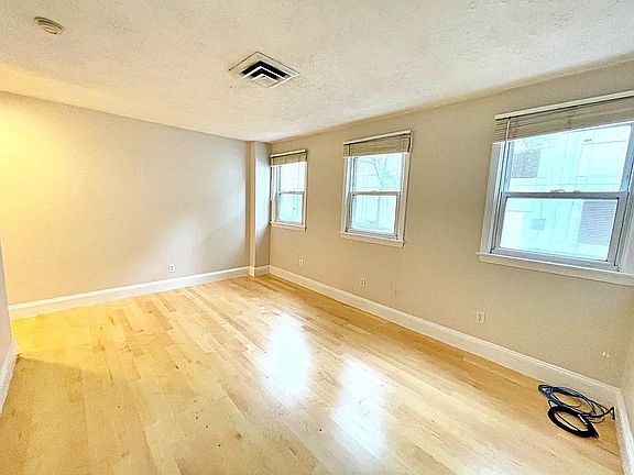 4th image of 182 Cottage St APT 101
