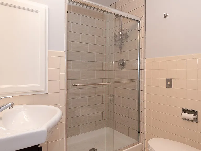 3710 N Clark St #E01P — Photo 16