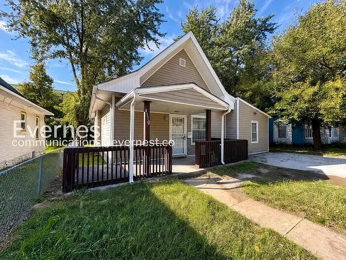 3 bed, 1.5 bath, 1299 sqft, $1,620 — Photo 2