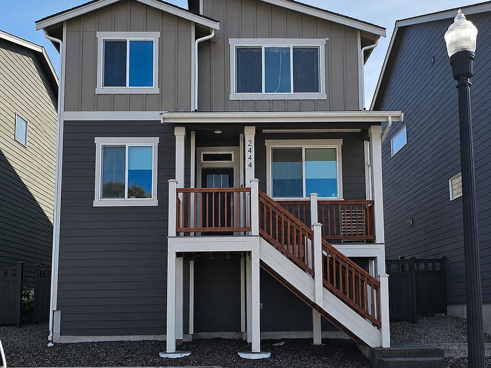 1st image of 2444 Seringa Ave
