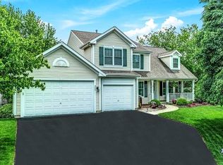 365 Southwind Ct, Lake Villa, IL 60046