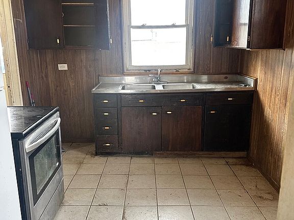 2nd image of 130 Goucher Cir